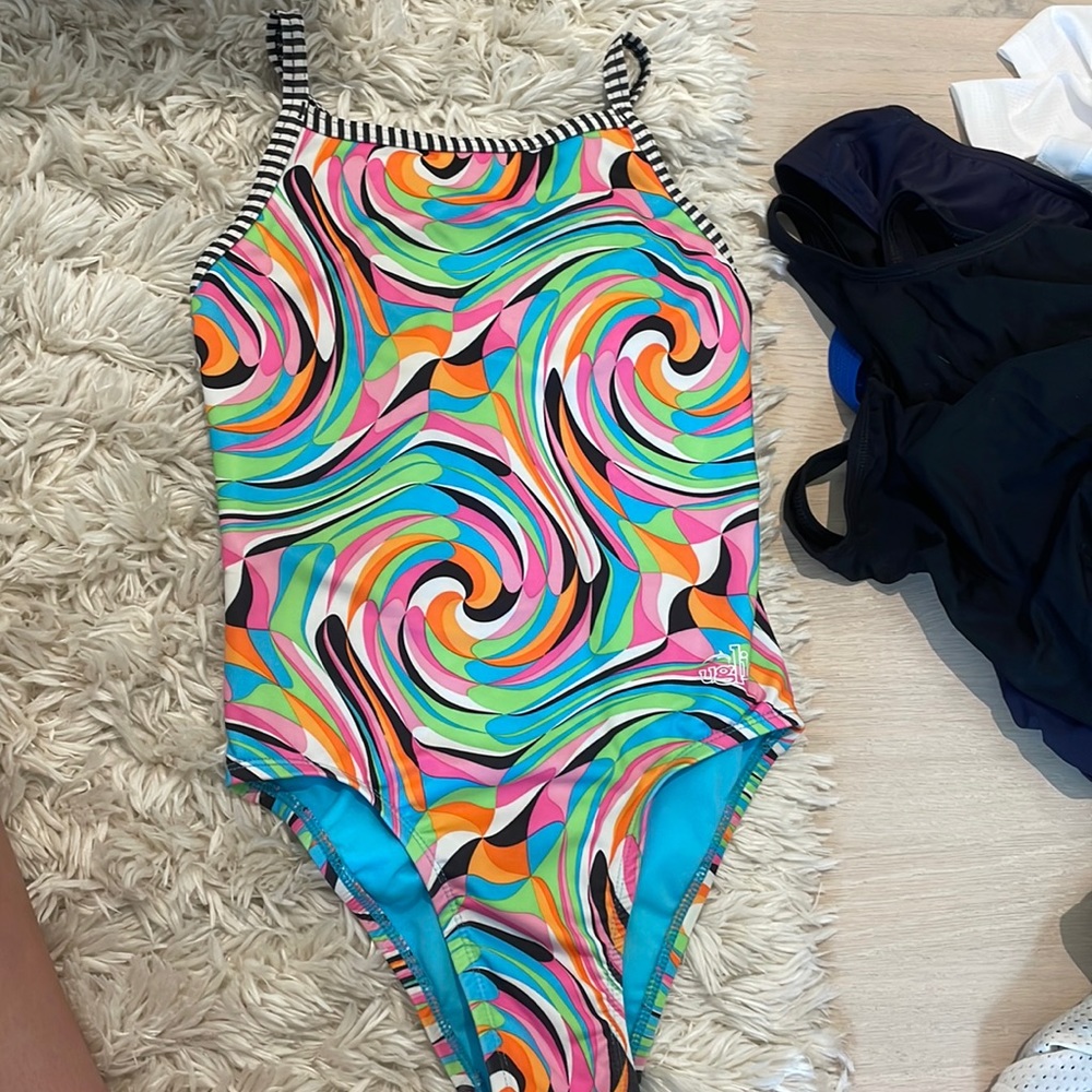 Girls swimsuit